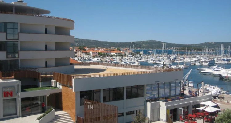 NOVO! [Biograd na Moru] Crvena Luka Hotel In****: Jesenski odmor od 1 ili 2 noćenja u malom luksuznom hotelu 20 m od glavne gradske Marine!
