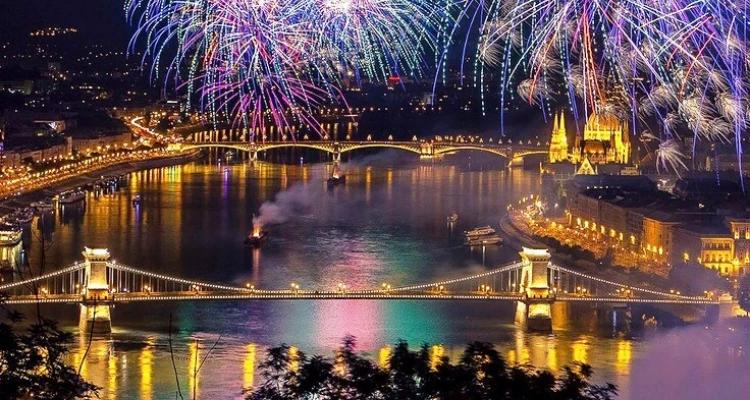 [DOČEK NOVE U BUDIMPEŠTI] Cjelodnevni izlet s uključenim prijevozom - uživajte u spektakularnom vatrometu i svečanom slavlju te u raznolikoj ponudi hrane, pića i zabave!