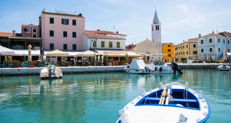 [Fažana] Marina - Hotel and Restaurant***: 2 noćenja s doručkom za 2 osobe u sobama s pogledom na more + mogućnost izleta na Brijune i butelja vina gratis!