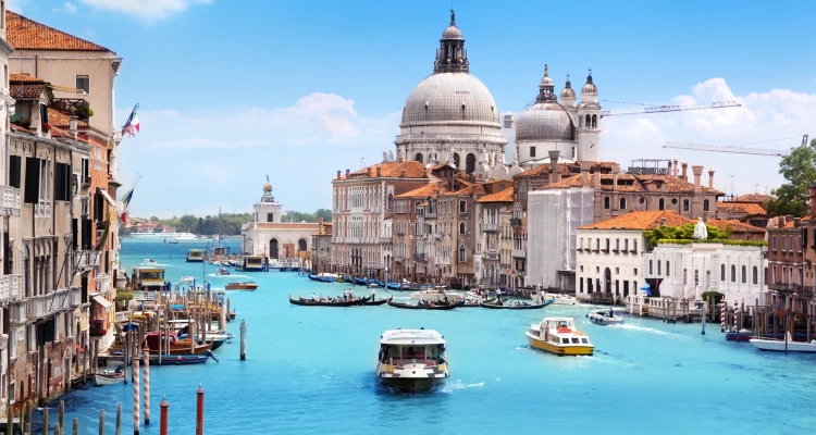 Istražite ljepote PADOVE, VENECIJE i OTOKA LAGUNE uz 2 noćenja s doručkom, uključen autobusni prijevoz i pratitelja putovanja!