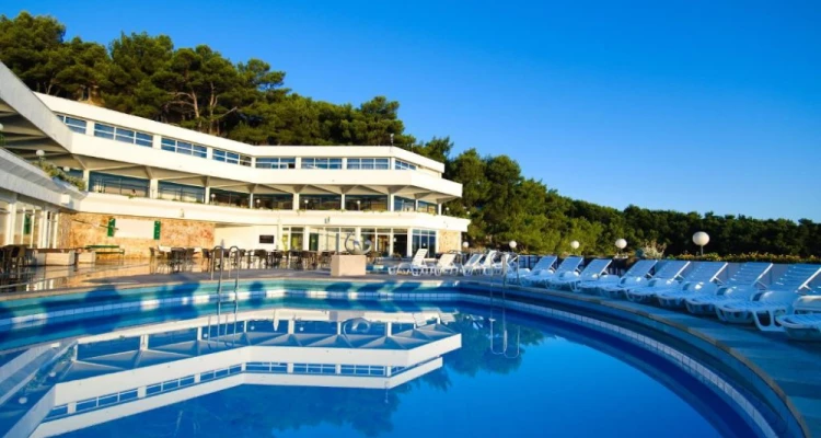 NOVO! [Jelsa - otok Hvar] Fontana Resort: 4 dana za 2-4 osobe u mirnom, odvojenom i intimnom okruženju s pristupom moru i plaži!