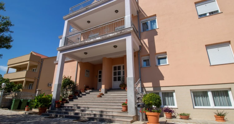 [Vodice] Pansion Bonaca***: Lipanjski odmor u Srimi!