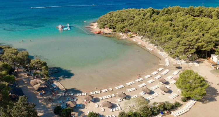 [Pakoštane] Pine Beach Bungalows all inclusive***: Rani ljetni odmor u resortu smještenom u prirodnoj uvali s prekrasnom prirodnom pješčanom plažom!